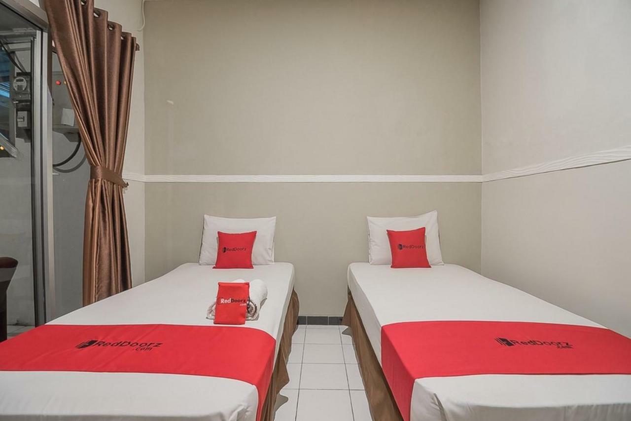 Reddoorz Near Alun Alun Subang Hotel Екстериор снимка