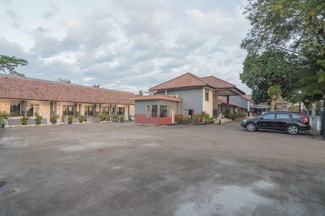 Reddoorz Near Alun Alun Subang Hotel Екстериор снимка