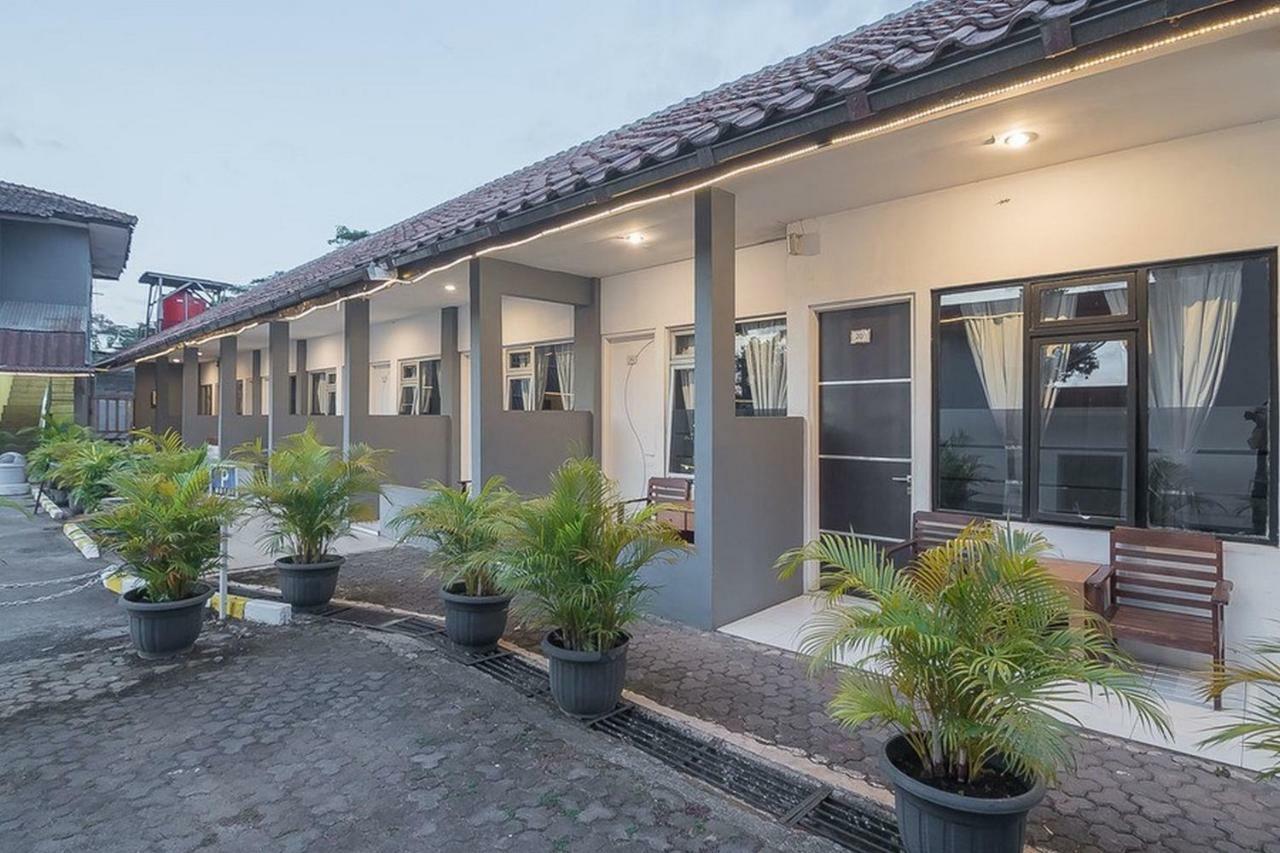 Reddoorz Near Alun Alun Subang Hotel Екстериор снимка