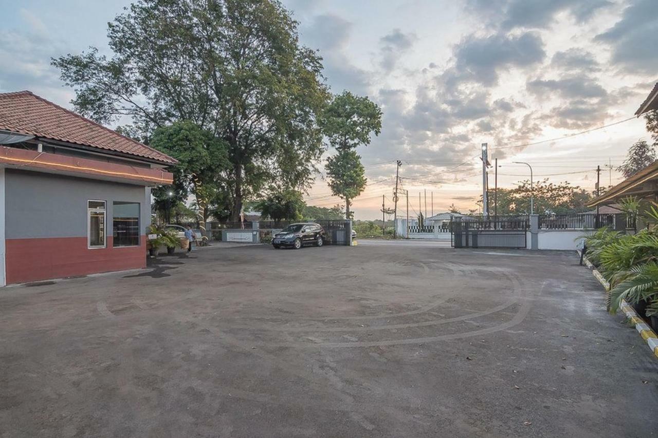 Reddoorz Near Alun Alun Subang Hotel Екстериор снимка